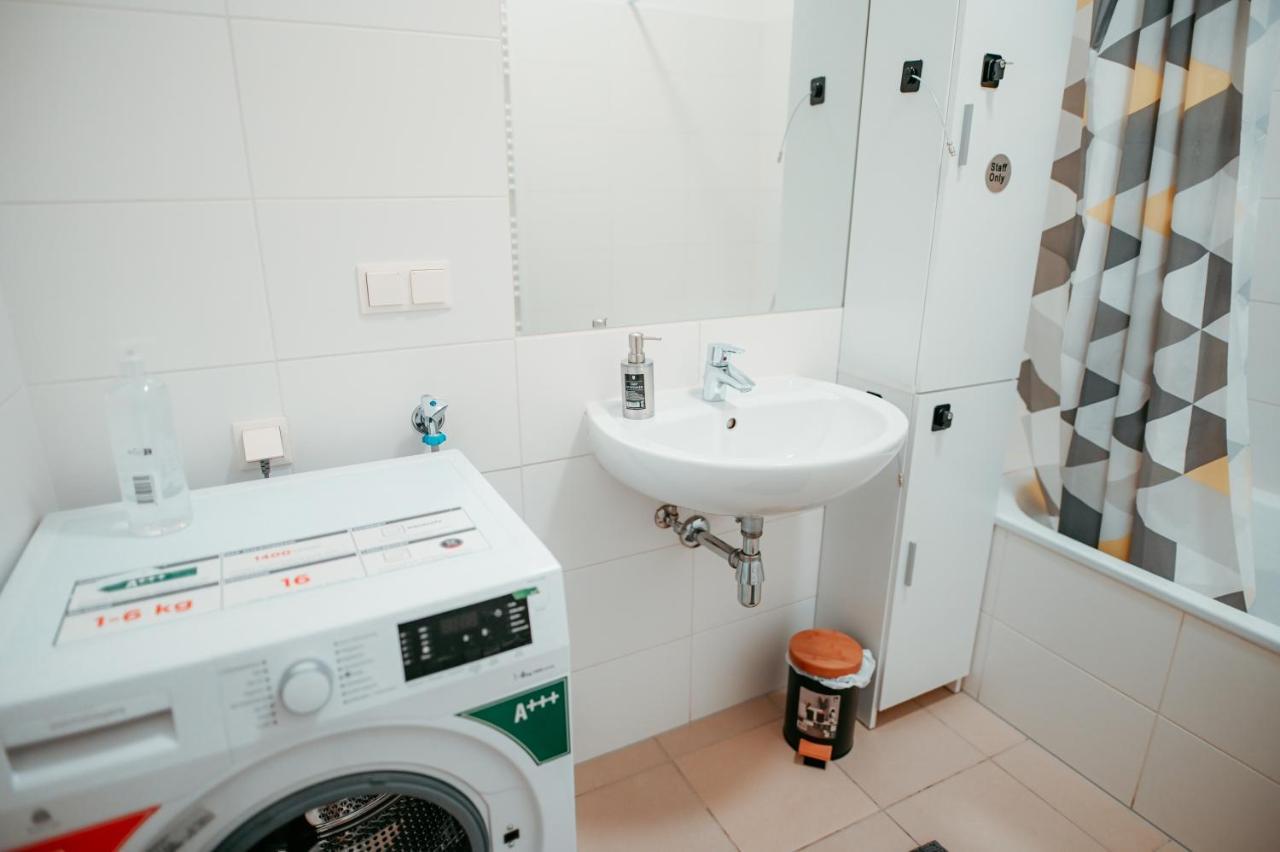 4 * Viena